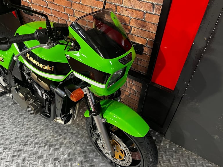 2007 Kawasaki ZRX1200 R, only 6117 miles from new, 