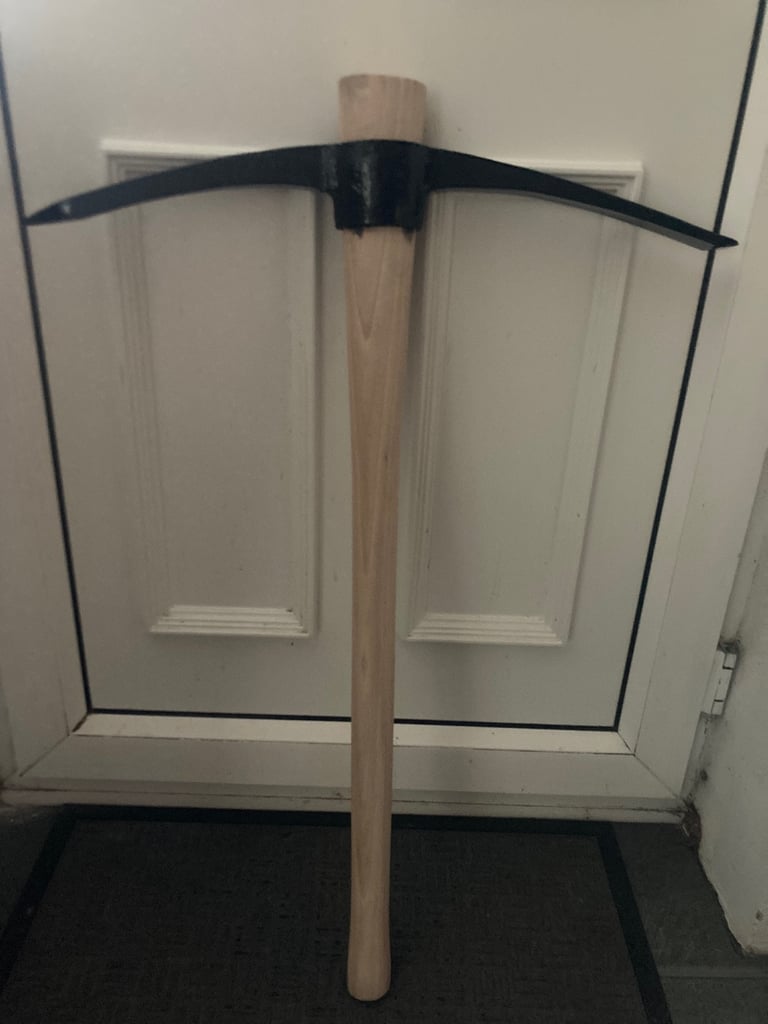 Refurbished pickaxe with brand new 900mm beech handle