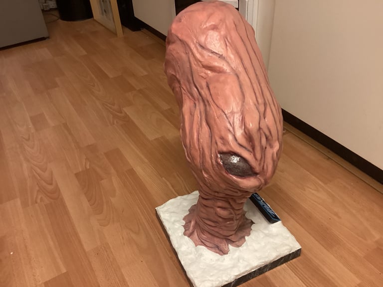 Split head from the thing movie life size statue