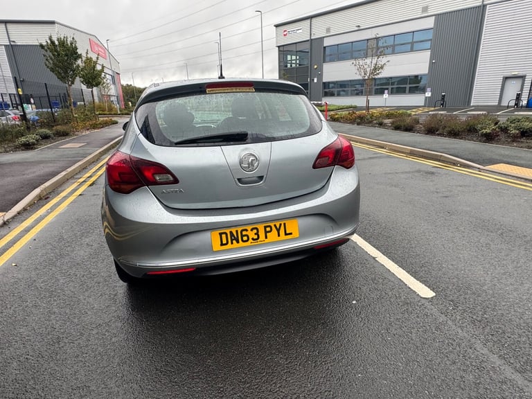 2013 Vauxhall Astra 1.4i 16V SRi 5dr HATCHBACK Petrol Manual