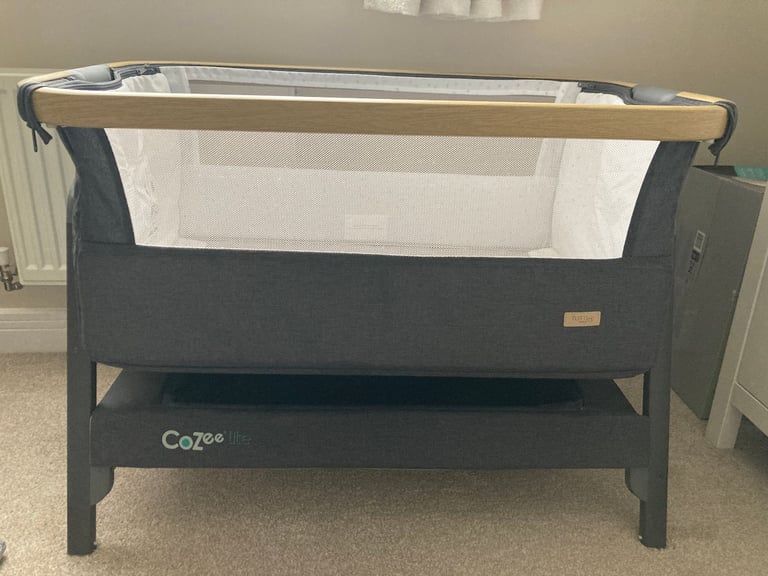 Tutti Bambini Cozee Next To Me Bedside Baby Crib