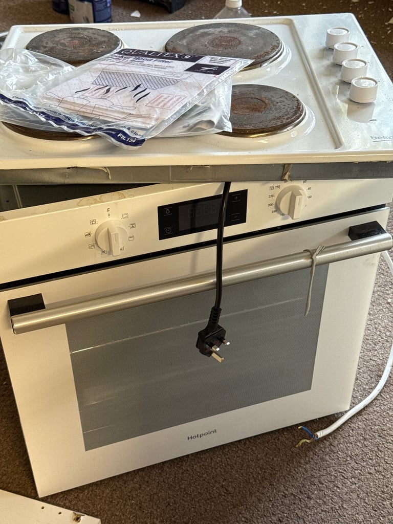 Hotpoint elec oven and beko elec hob