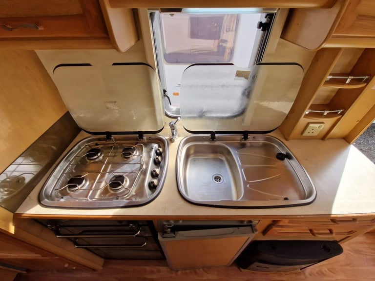 2006 Compass Rambler 18/4L Single axlle 4 Berth Motor Mover Fixed Bed L shape