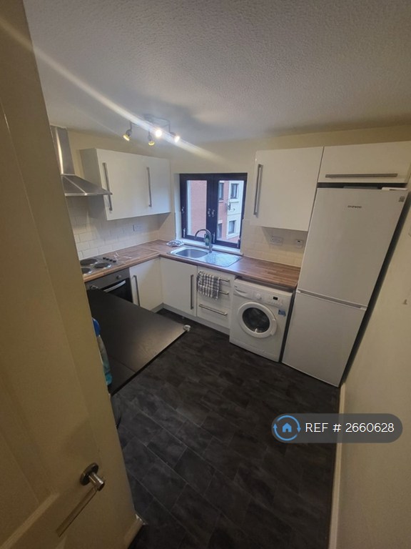 3 bedroom flat in Eastfield Road, Glasgow, G21 (3 bed) (#2660628)