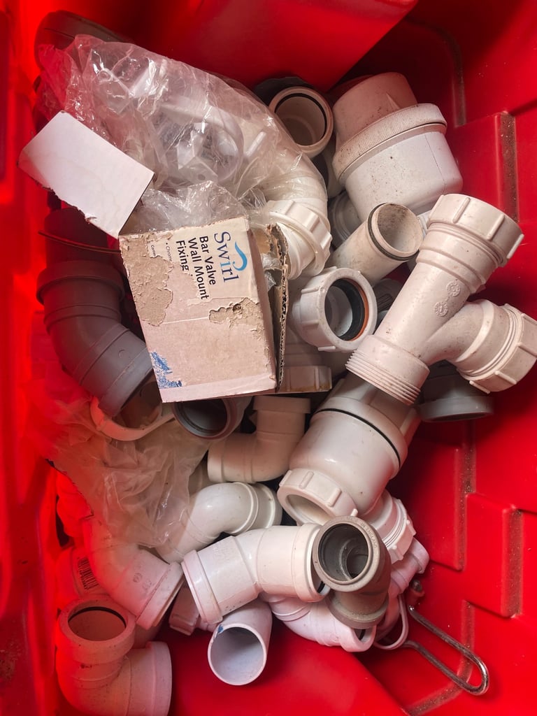 Plumbing odds (traps, ISO’s, waste fittings & wall mount job lot