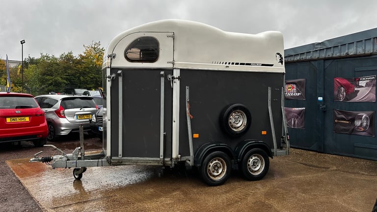 Cheval Liberté Gold Series Two Horses Trailer