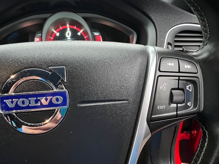 2015 Volvo V40 2.0 D4 R-Design Nav Hatchback 5dr Diesel Manual Euro 6 (s/s) (190 ps) HATCHBACK Di...