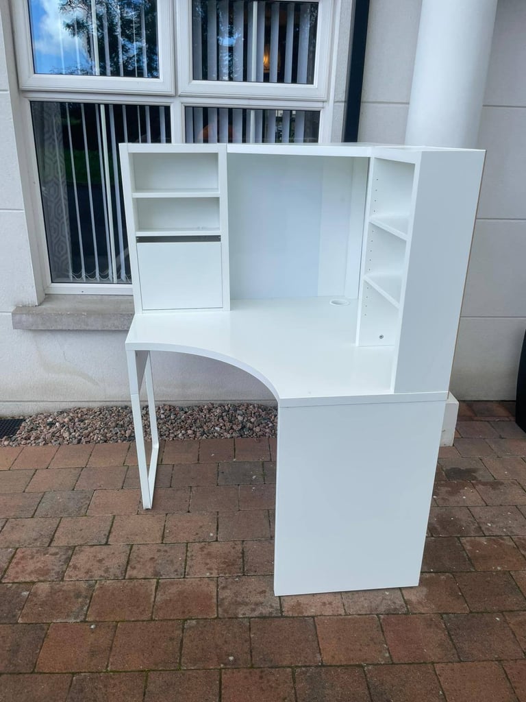Corner workstation 100×142cm £120
