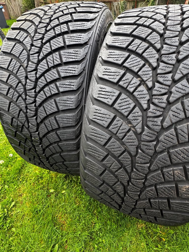 Set of 4 Khumho 235/35x19 winter tyres