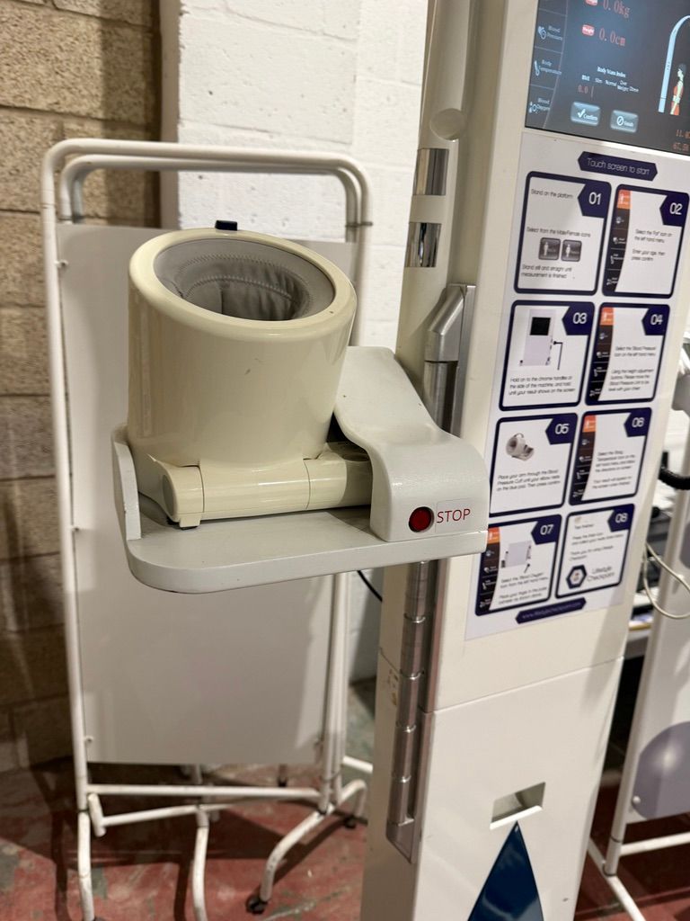 Self-Service Personal Health Check kiosk/Lifestyle Checkpoint Health Screening Station