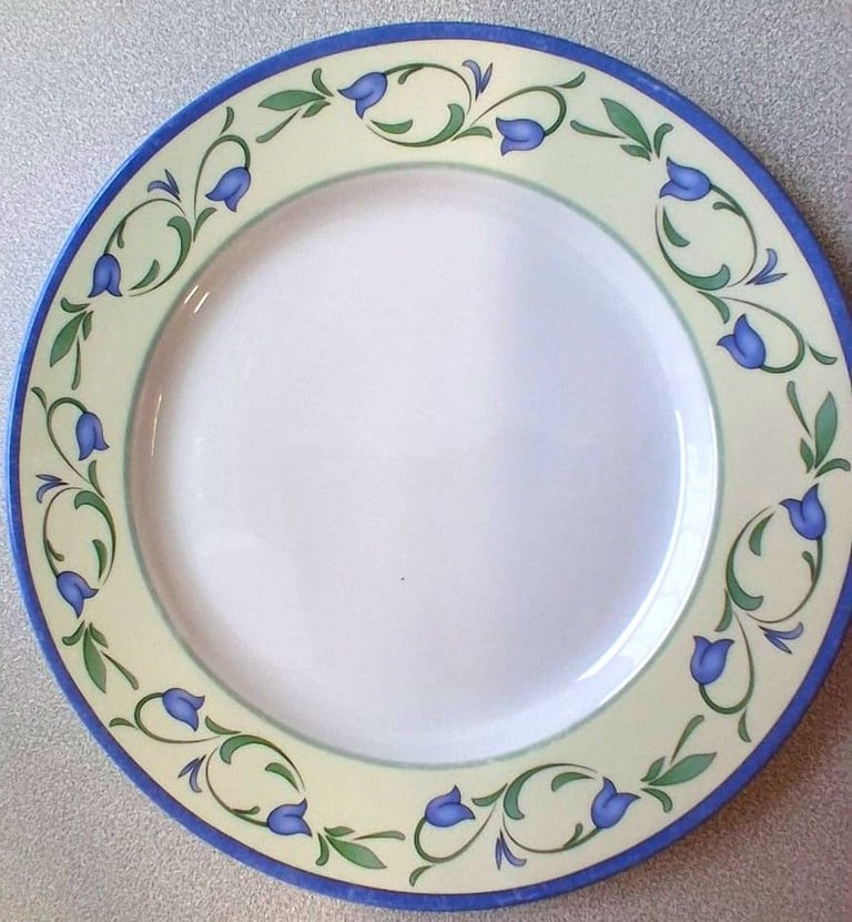 LARGE PORCELAIN PIZZA PLATE AND OVAL PORCELAIN SERVING PLATE