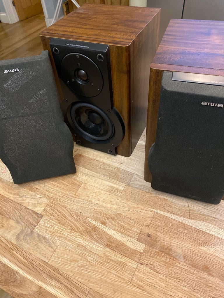 image for Quality Aiwa Book Shelf Speakers 