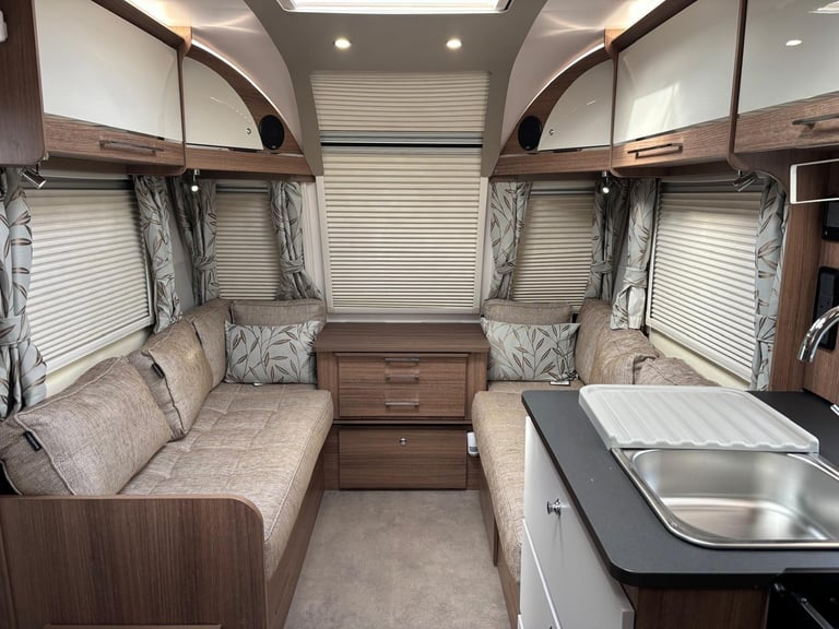 2019 Bailey Unicorn Cabrera (Rear Island Fixed Double Bed) Powrtouch Motor Mover