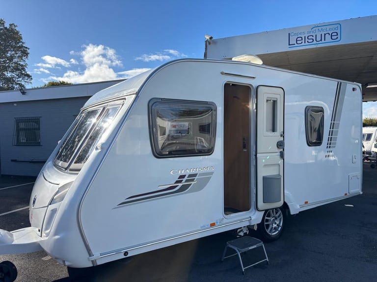 2010 Swift Charisma 535 Lightweight Fixed Bed Caravan includes Motor Mover