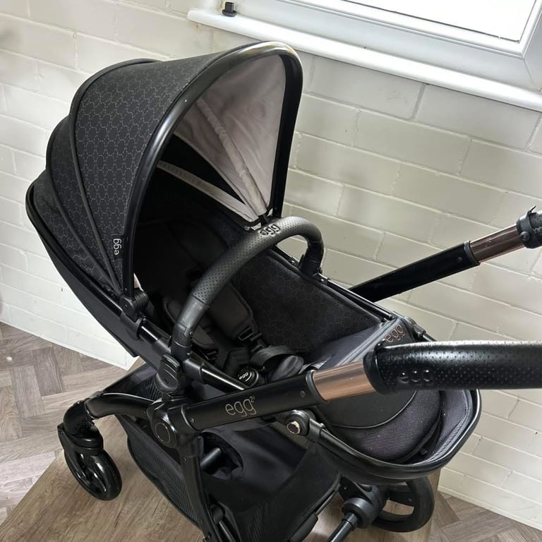 Egg2 Luxury pushchair and Shell I-size car seat special edition bundle in black Geo