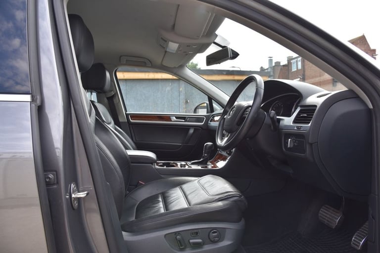 2013 Volkswagen Touareg 3.0h TSI V6 Hybrid SUV 5dr Petrol Hybrid Tiptronic 4WD Euro 5 (s/s) (333 ...