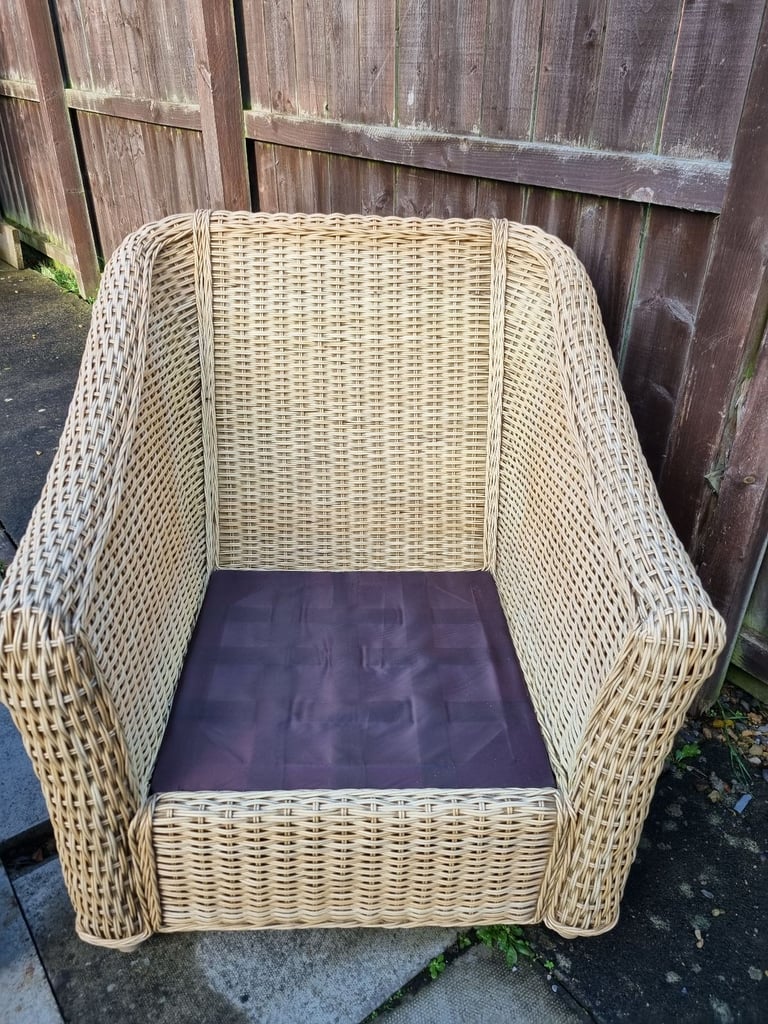 Three Piece Conservatory/Summer Room Suite.Delivery