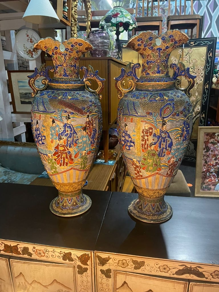 Antiques Chinese and Japanese vases and furniture 
