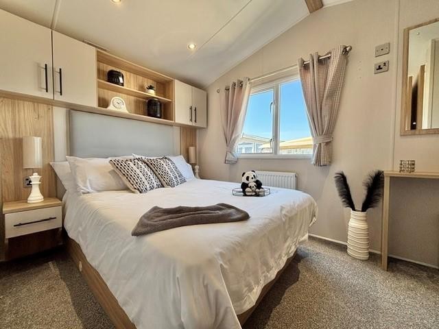 STATIC CARAVAN FOR SALE AT BROADLAND SANDS HOLIDAY PARK