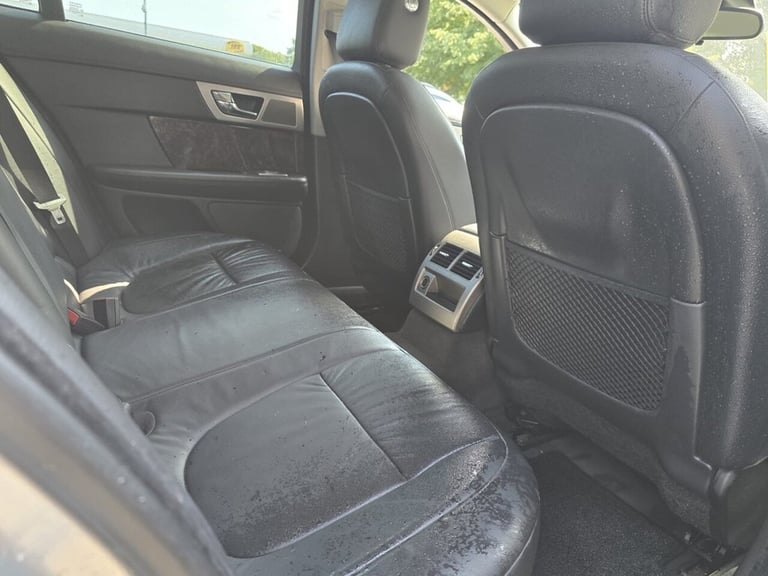 2010 Jaguar XF 3.0 V6 PREMIUM LUXURY 4d 240 BHP Saloon Diesel Automatic