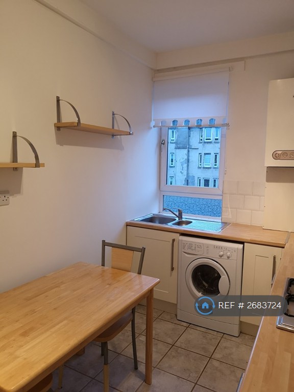 1 bedroom flat in Lochend Road South, Edinburgh, EH7 (1 bed) (#2683724)