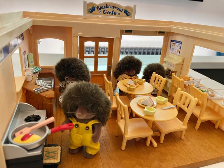 Sylvanian families vintage Blackcurrant cafe and fish and chip van immaculate 