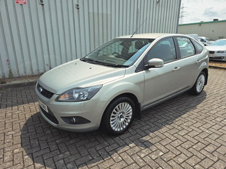 FORD FOCUS 1.6 Titanium 5 DOOR AUTOMATIC 2010