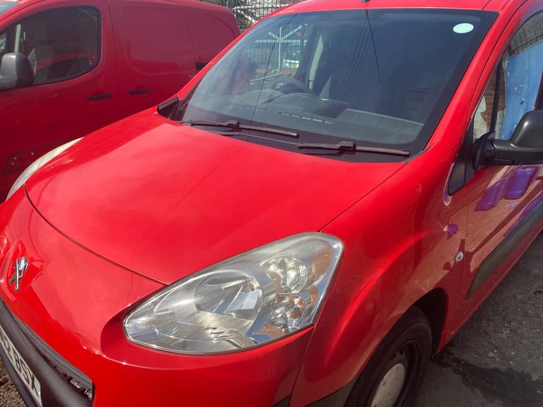 Scotland Royal Mail Peugeot Partner low miles tidy condition. MOT and serviced 