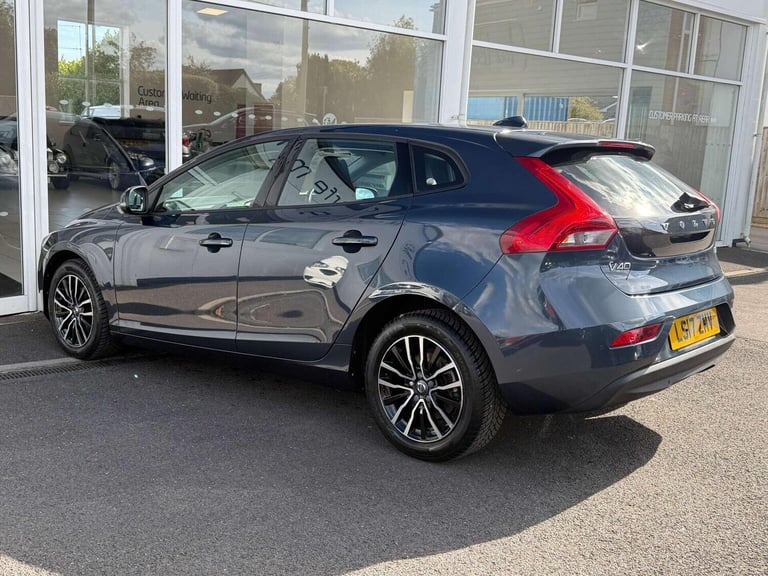 VOLVO V40 2.0 D2 Momentum Euro 6 (s/s) 5dr 2017