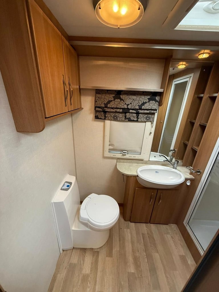 2011 COACHMAN LASER 640- 4 BERTH CARAVAN 