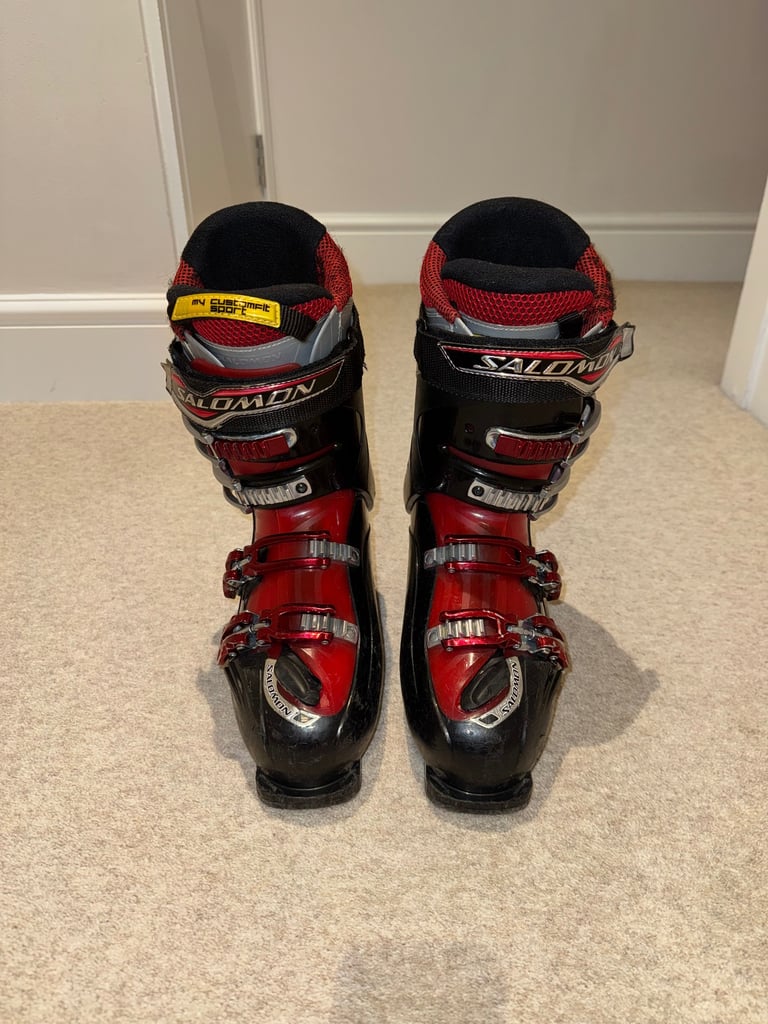 Salomon Men’s Ski Boots (Size 9)