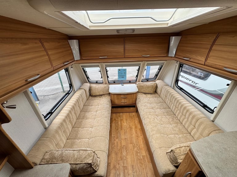 LUNAR CLUBMAN CK 2011 MODEL 2 BERTH REAR WASHROOM TOURING CARAVAN