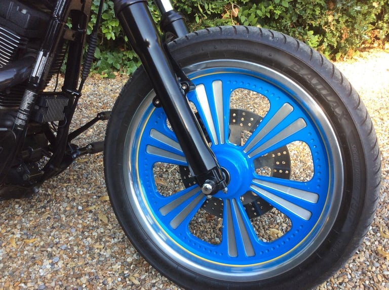 HARLEY-DAVIDSON FXDL DYNA LOWRIDER SPECIAL 