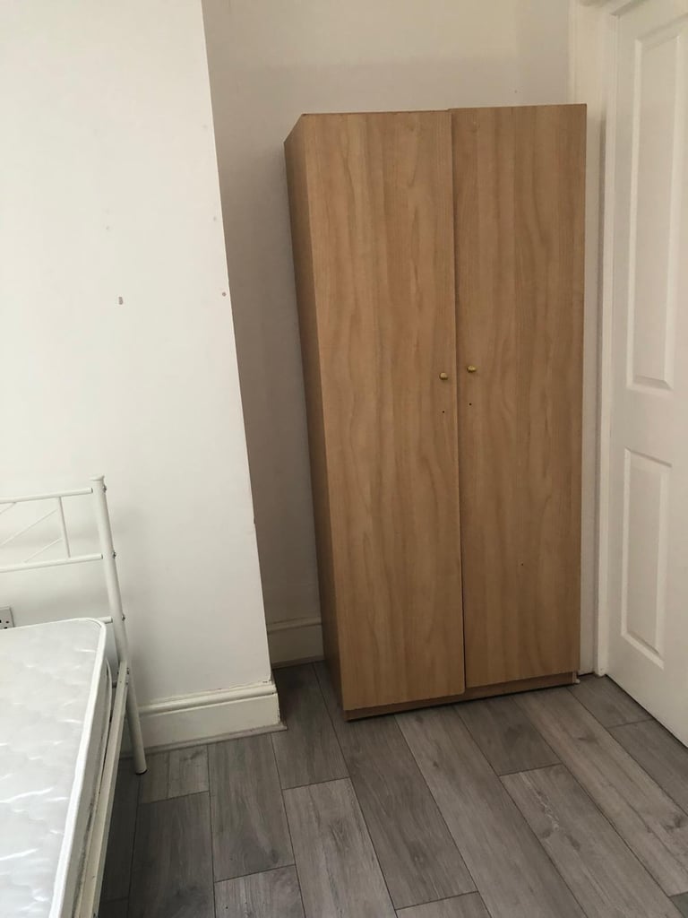  Spacious & Cosy double Room for Rent IG1 4UH