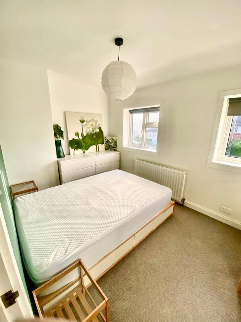 right room with big garden – free parking & great transport links (28 Oct–28 Nov)