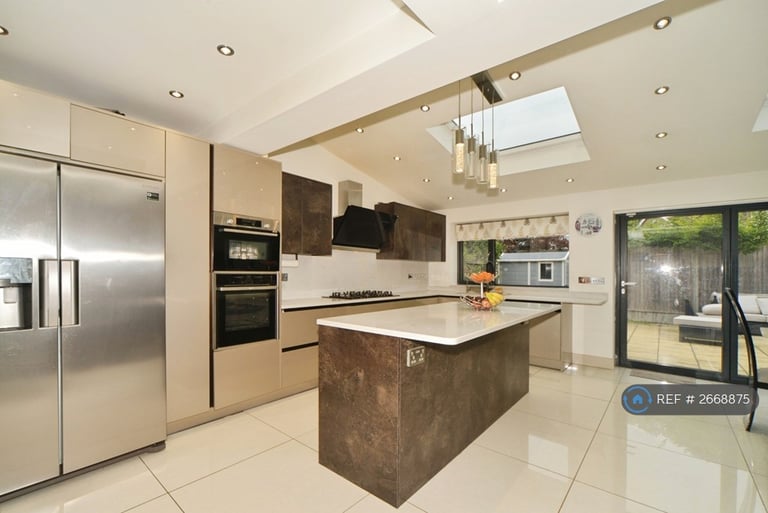 4 bedroom house in Lysander Way, Orpington, BR6 (4 bed) (#2668875)