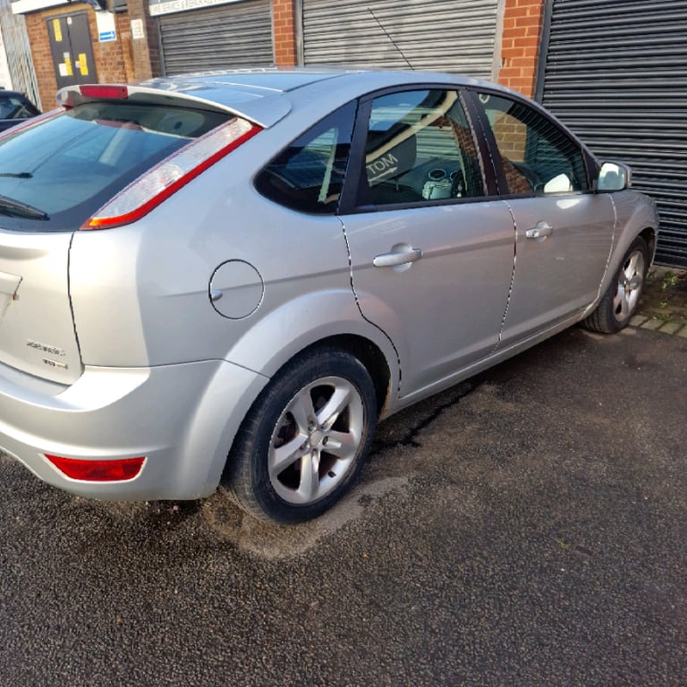 Breaking spare parts Ford focus mk2 face lift silver 