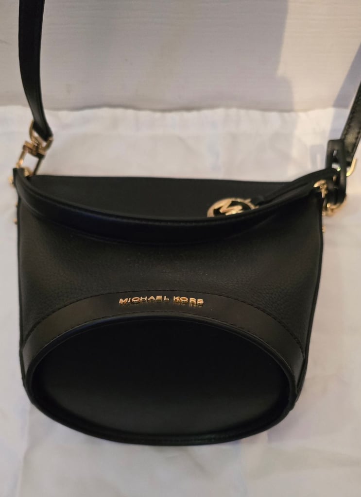 Genuine, Michael Kors Townsend bucket bag, black Pebbled Leather,   Crossbody Bag.