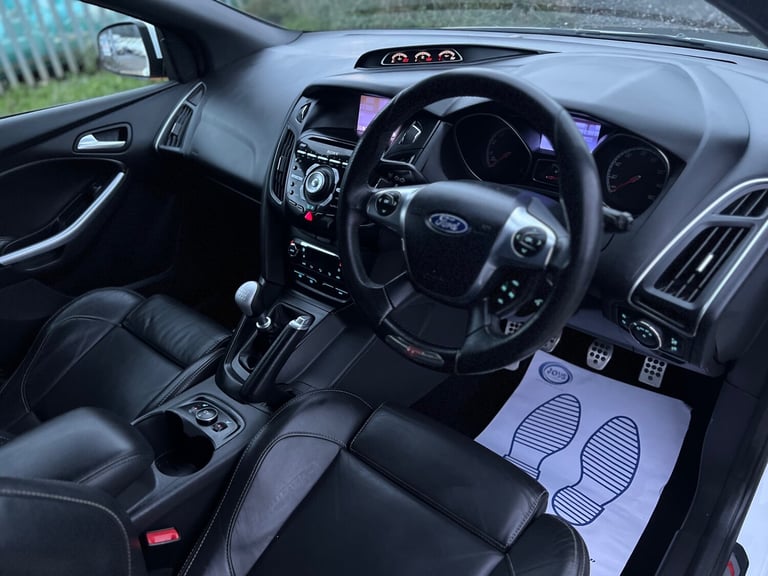 2012 Ford Focus 2.0T ST-3 5dr Ex Police ESTATE Petrol Manual