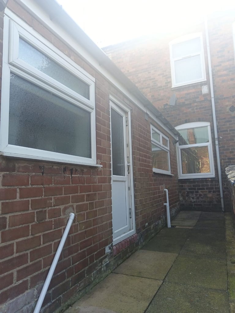 Refurbished 2 bedroom terraced property in Stoke