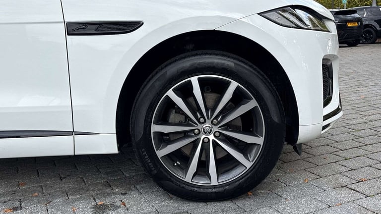 2024 Jaguar F-Pace 2.0 D200 R-Dynamic SE Black 5dr Auto AWD Estate Diesel Automatic