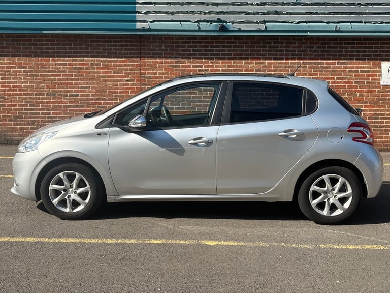 2015 Peugeot 208 1.2 VTi PureTech Style Hatchback 5dr Petrol Manual Euro 6 (82 ps) HATCHBACK Petr...