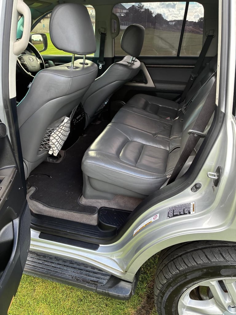 Toyota Land Cruiser v8 