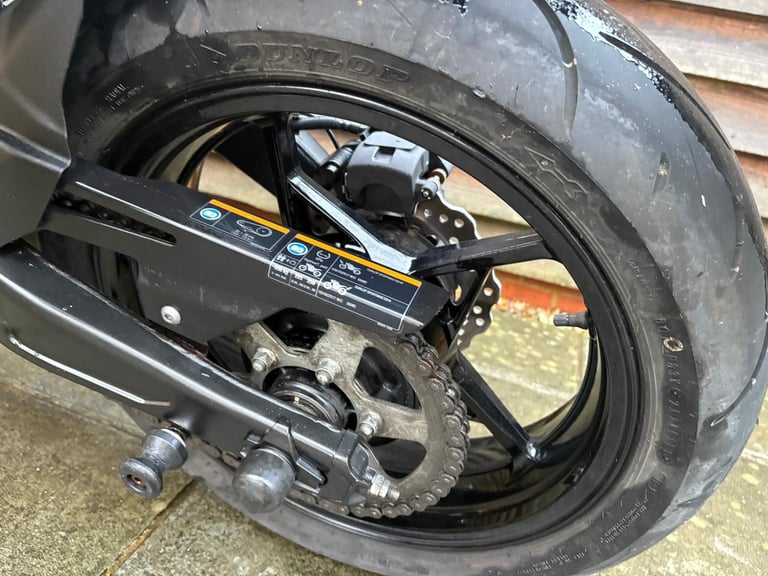 2019 / 69 Kawasaki Z650ABS £4500 Green 3291 miles. 