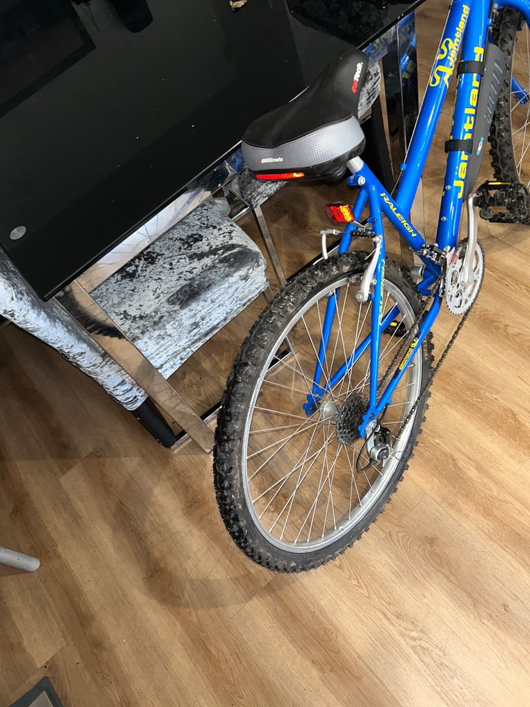 £80 bike 26 inch wheels fully working order 