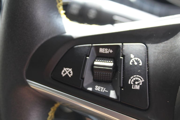 VAUXHALL ADAM 1.2 i SLAM 2016