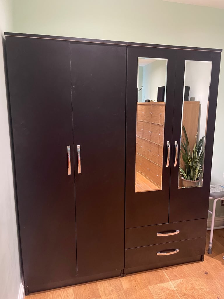 image for Mirrored wardrobe - Black