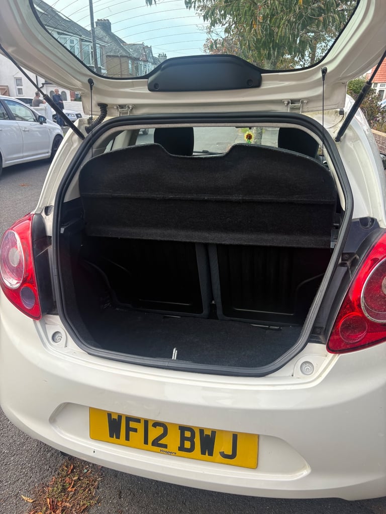 Ford, KA, Hatchback, 2012, Manual, 1242 (cc), 3 doors