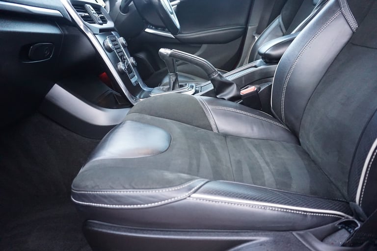 2015 Volvo V40 D2 [120] R DESIGN *IMMACULATE CONDITION £20 ROAD TAX* HATCHBACK Diesel Manual