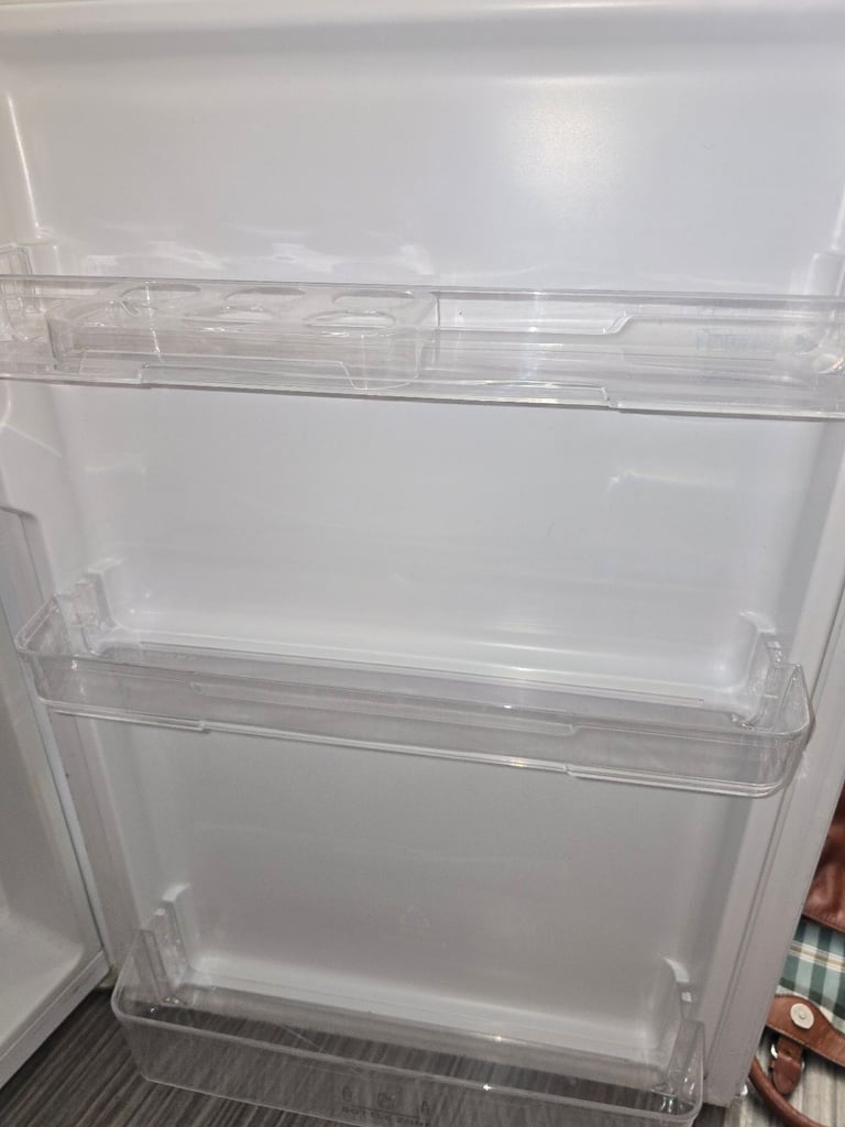 Undercounter fridge LEC